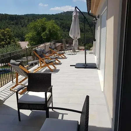 Proche Des Gorges Du Verdon Et Du Golf Taulane
